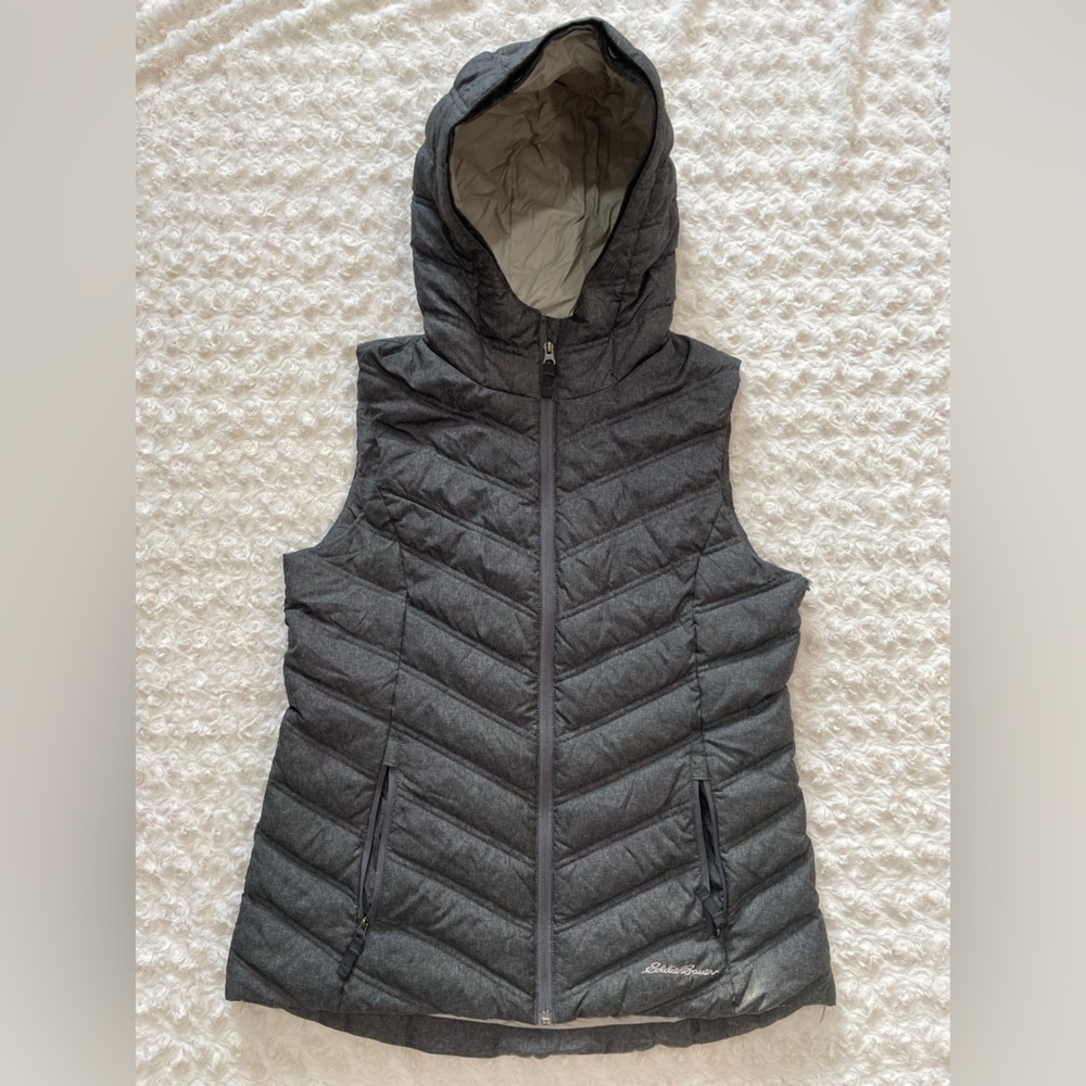 Eddie Bauer lightweight vest. Size M